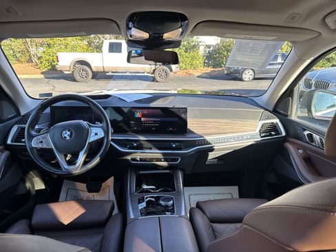Used 2023 BMW X7 xDrive40i w/ Premium Package image 12