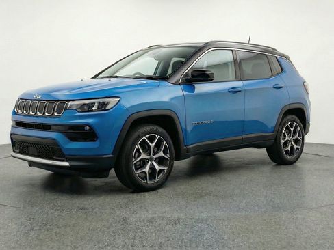 Used 2025 Jeep Compass Limited AWD/4WD image 3