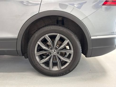 Certified 2023 Volkswagen Tiguan SE w/ Panoramic Sunroof Package AWD/4WD image 11
