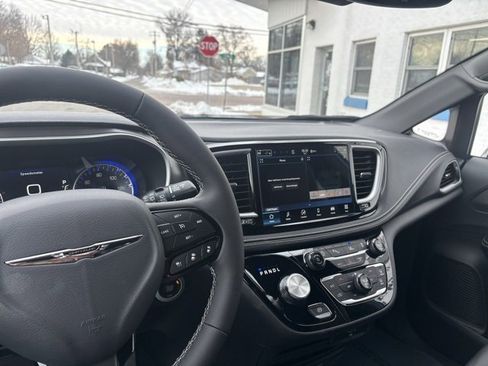 New 2026 Chrysler Pacifica Select w/ S Appearance Package image 21