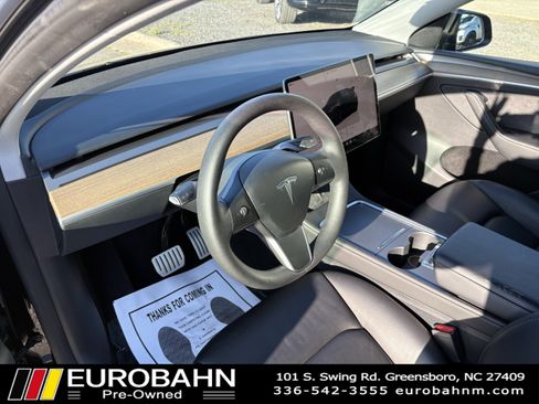 Used 2023 Tesla Model Y Performance image 8