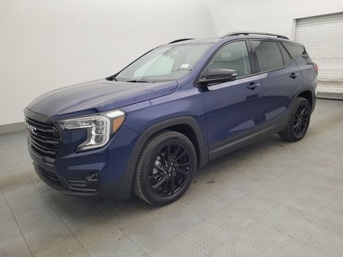 Used 2023 GMC Terrain SLT w/ Tech Package image 2