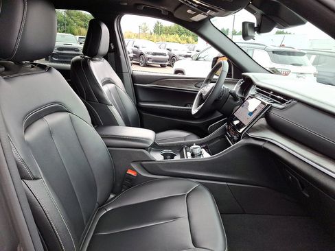 Used 2024 Jeep Grand Cherokee Limited 4xe AWD/4WD image 12