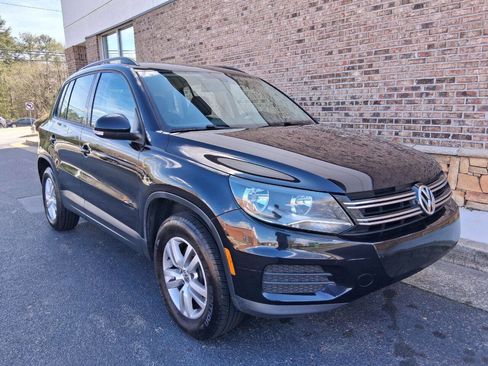 Used 2016 Volkswagen Tiguan S image 7