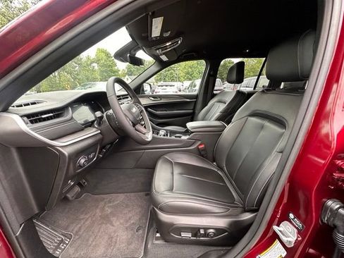Used 2025 Jeep Grand Cherokee Limited AWD/4WD image 21