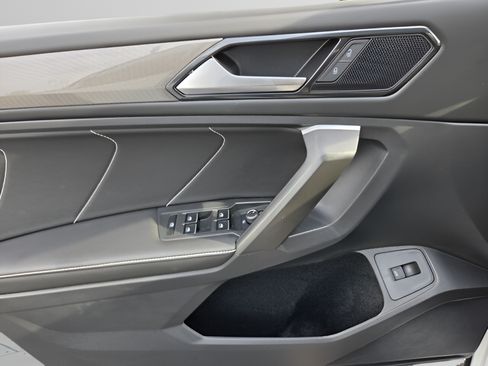 Certified 2024 Volkswagen Tiguan SE w/ Panoramic Sunroof Package FWD image 14