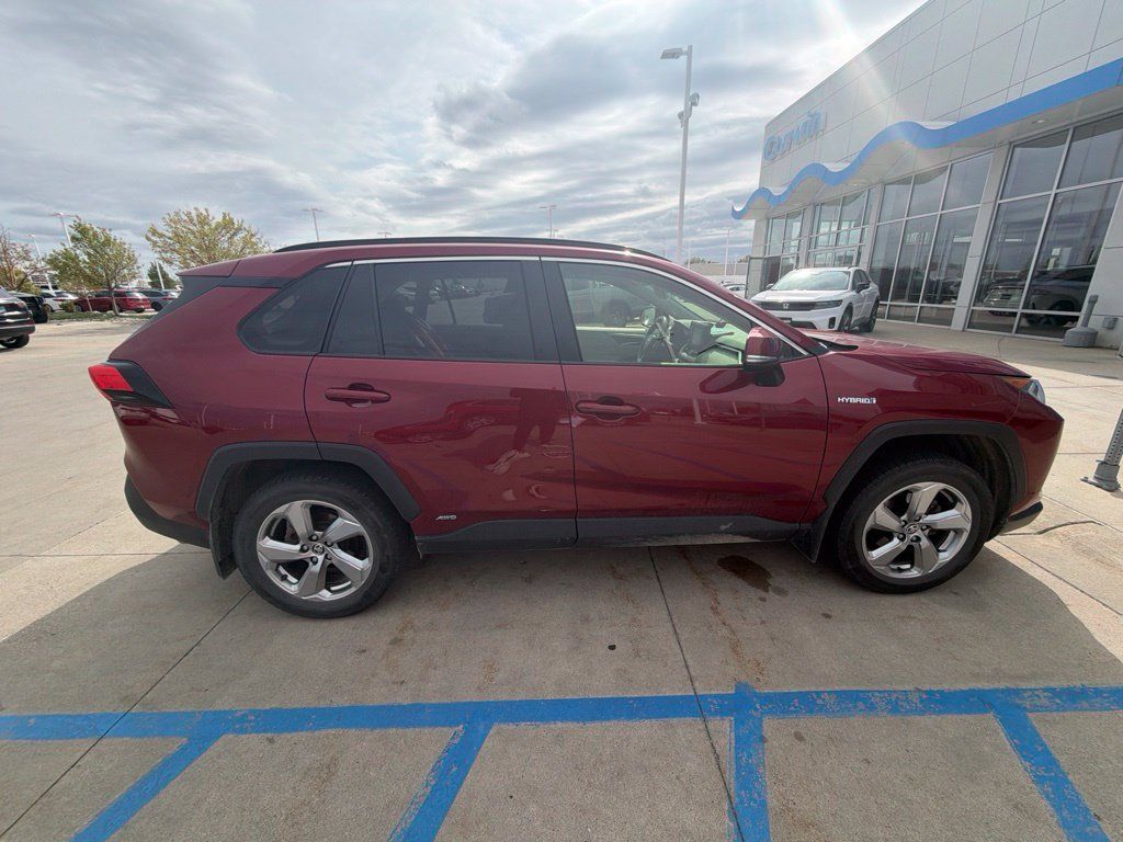 Used 2021 Toyota RAV4 XLE Premium AWD/4WD image 10