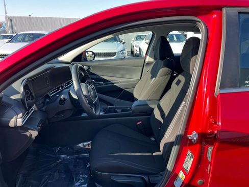 Used 2025 Hyundai Elantra SEL image 25