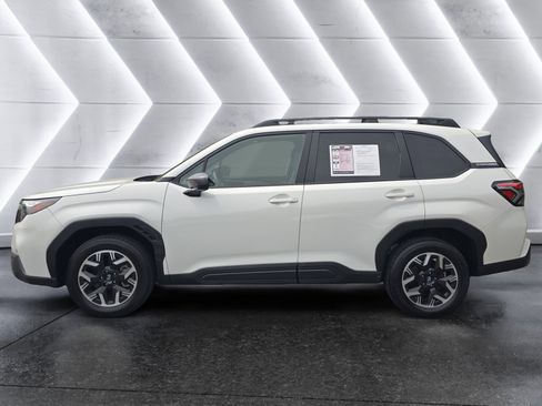 Used 2025 Subaru Forester Premium AWD/4WD image 2