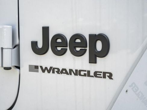 New 2025 Jeep Wrangler Unlimited Sahara w/ Technology Group AWD/4WD image 16