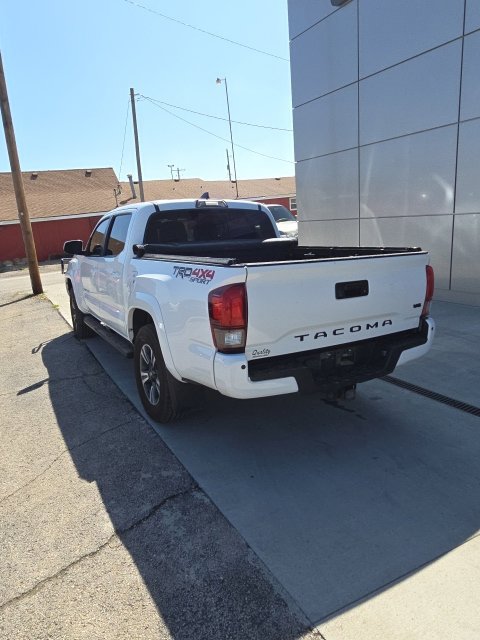 Used 2019 Toyota Tacoma TRD Sport AWD/4WD image 8