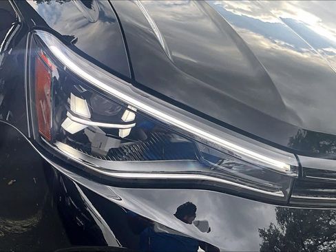 New 2026 Volkswagen Taos SE FWD image 13