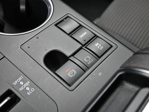 Used 2024 Toyota Highlander LE image 18