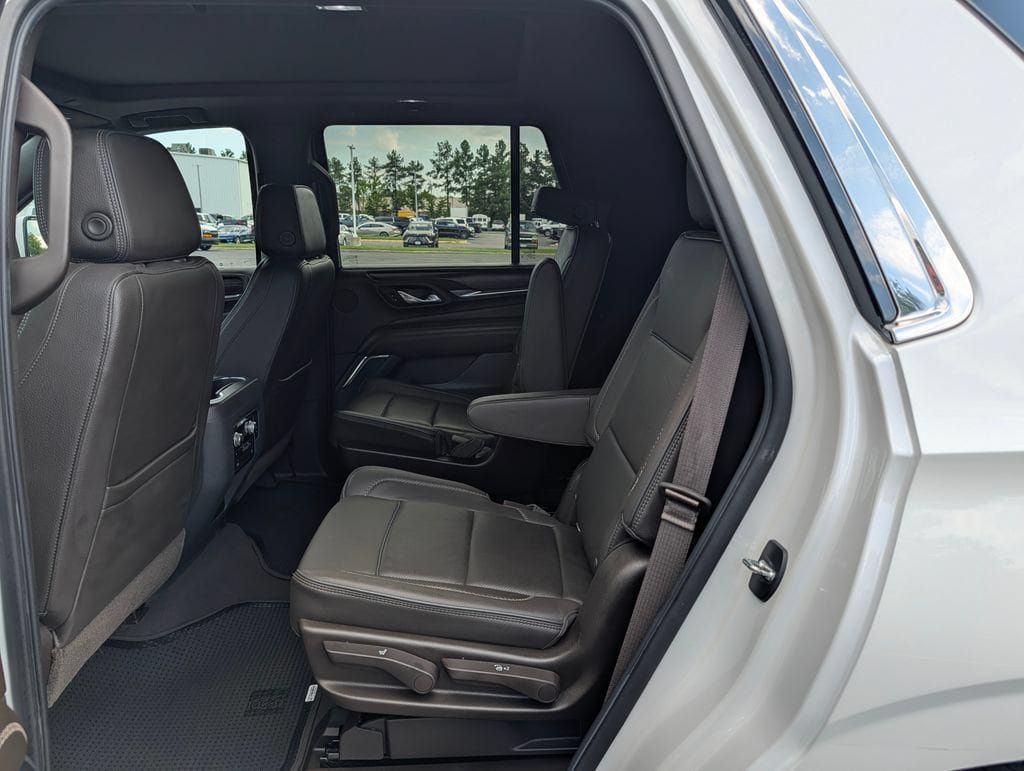 Used 2021 GMC Yukon Denali w/ Denali Premium Package AWD/4WD image 17