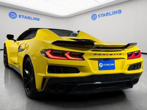 Used 2025 Chevrolet Corvette E-Ray w/ Stealth Interior Trim Package AWD/4WD image 8