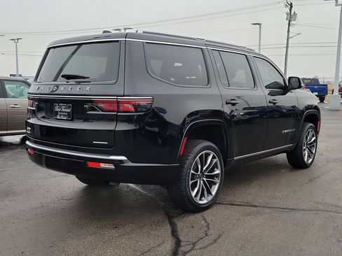 Used 2023 Jeep Wagoneer Series III w/ Premium Group I image 4