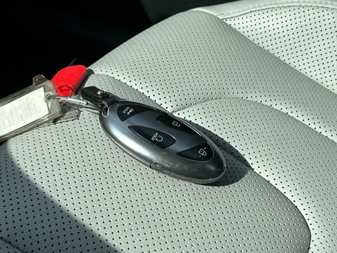 Used 2025 Hyundai Elantra Limited image 26