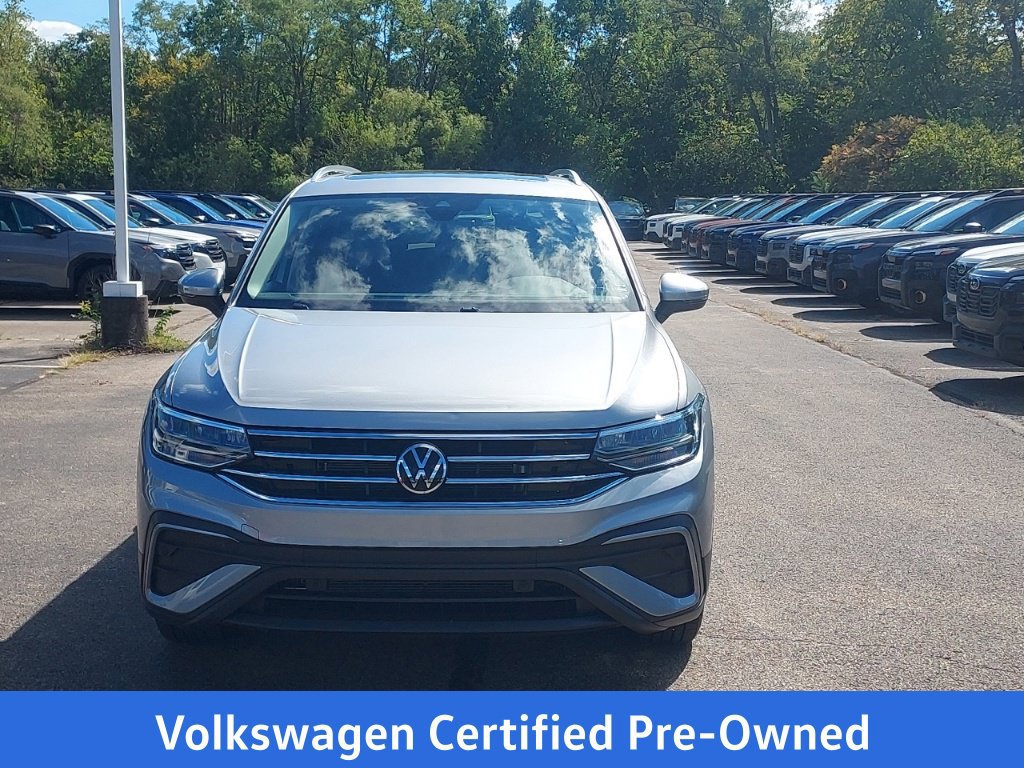 Certified 2023 Volkswagen Tiguan SE w/ Panoramic Sunroof Package AWD/4WD image 2