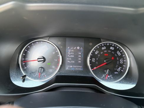 Certified 2019 Toyota RAV4 XLE w/ Convenience Package FWD image 12
