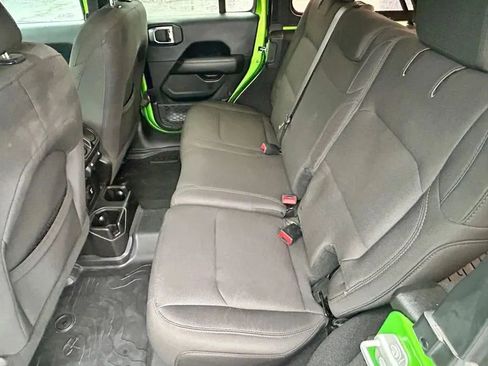 Used 2018 Jeep Wrangler Unlimited Sahara image 13