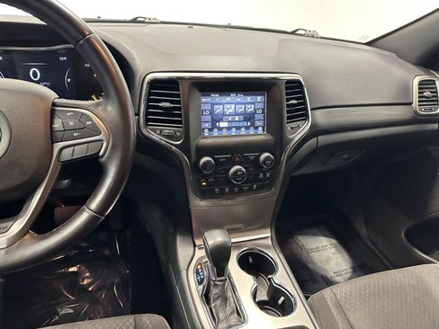 Used 2021 Jeep Grand Cherokee Laredo w/ Security & Convenience Group AWD/4WD image 22