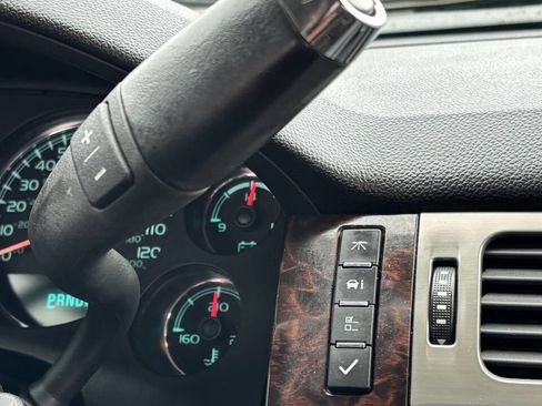 Used 2011 GMC Sierra 2500 Denali w/ Snow Plow Prep Package image 26