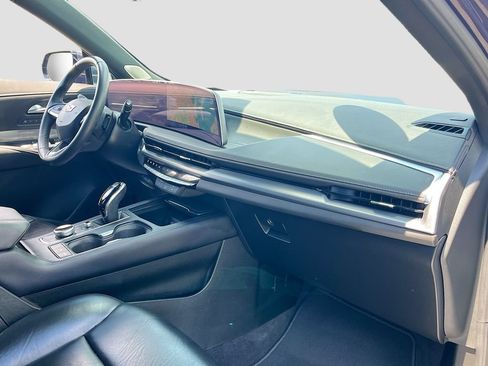 Used 2024 Cadillac XT4 Premium Luxury w/ Technology Package FWD image 28