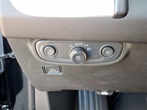 Used 2023 GMC Terrain SLT w/ Elevation Edition image 27