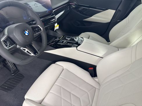 New 2026 BMW 530i xDrive w/ M Sport Package AWD/4WD image 8