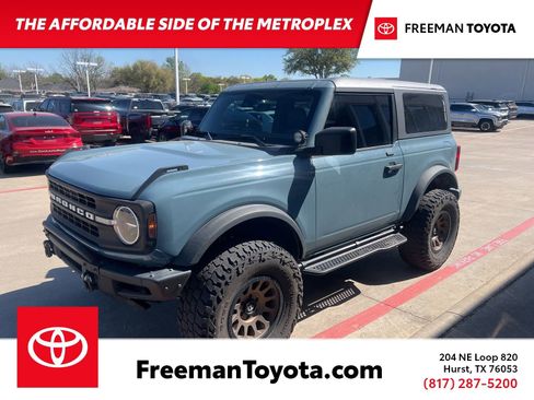 Used 2021 Ford Bronco Black Diamond image 1