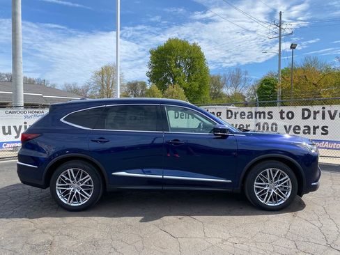 Used 2023 Acura MDX SH-AWD w/ Advance Package image 2