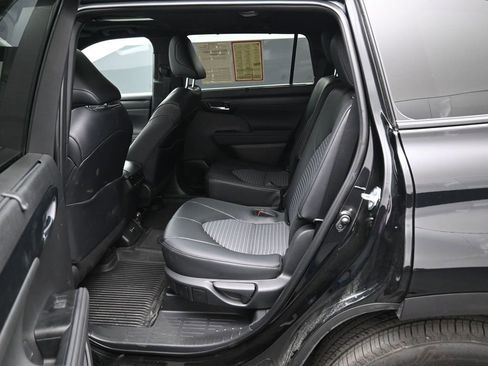 Certified 2025 Toyota Highlander XSE image 29