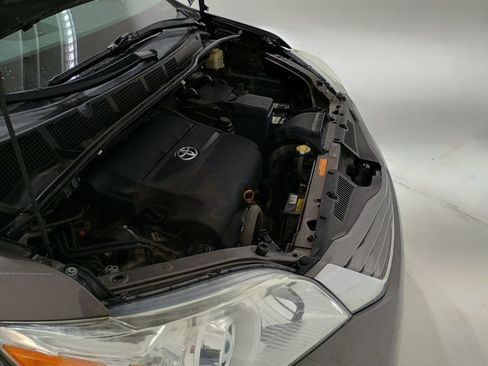 Used 2016 Toyota Sienna L image 9