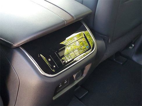 New 2025 Nissan Armada SL w/ Captain's Chari Seat Package image 28