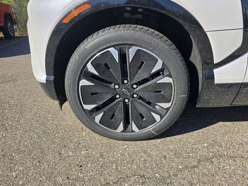 New 2025 Chevrolet Blazer EV RS image 10