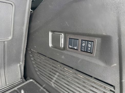 Used 2024 GMC Yukon Denali image 19