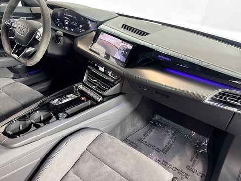 Used 2022 Audi e-tron GT Prestige w/ Prestige Package image 27
