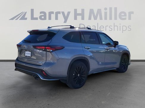 Certified 2025 Toyota Highlander XSE image 5