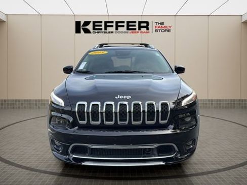 Used 2018 Jeep Cherokee Overland w/ Technology Group AWD/4WD image 8