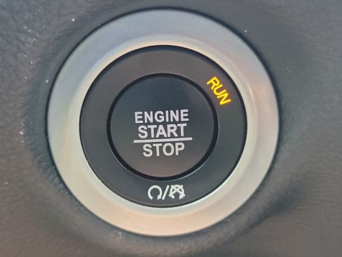 Used 2025 Chrysler Pacifica Select FWD image 26
