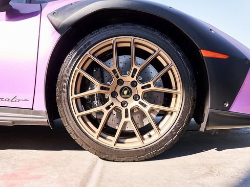 Used 2024 Lamborghini Huracan Sterrato image 19