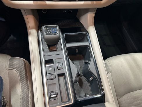 Used 2022 Nissan Pathfinder SV image 13