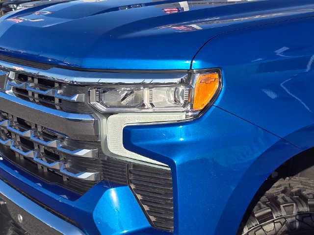 Used 2023 Chevrolet Silverado 1500 LTZ w/ LTZ Premium Package AWD/4WD image 33