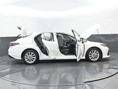 Used 2023 Toyota Camry LE image 31
