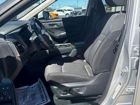 Used 2025 Nissan Rogue SV AWD/4WD image 11