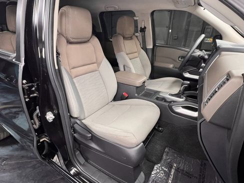 Used 2023 Nissan Frontier SV w/ Technology Package image 4