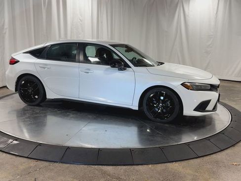 Used 2022 Honda Civic Sport image 2