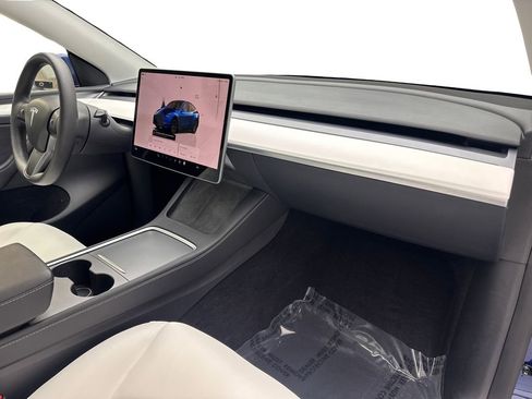 Used 2024 Tesla Model Y Long Range AWD/4WD image 52