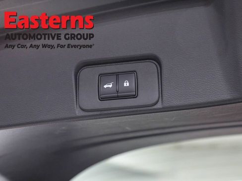 Used 2024 Nissan Rogue SV image 34