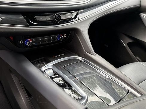 Used 2024 Buick Enclave Premium image 23